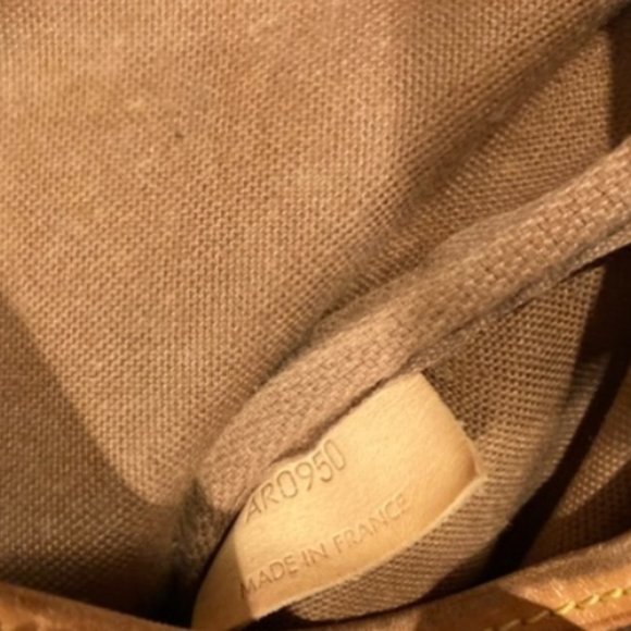 Authentic Louis Vuitton Saumur 30 #1.2n AR 0950 - Picture 4 of 4